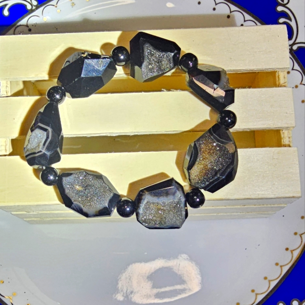 Druzy Black Agate Geode Stretchy Stone Bracelet - Picture 1 of 3